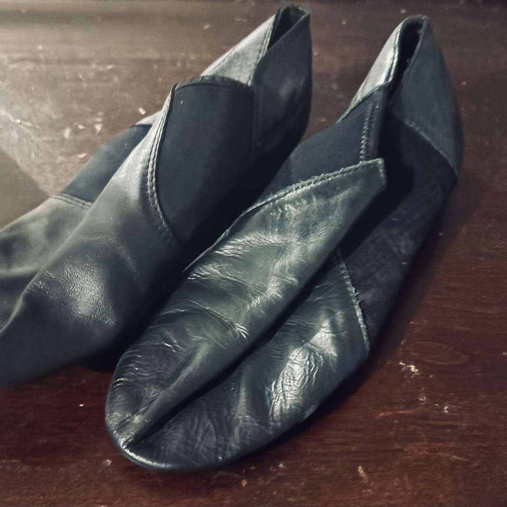 Women’s Black Leather Slip-On Shoes/Jazz Shoes